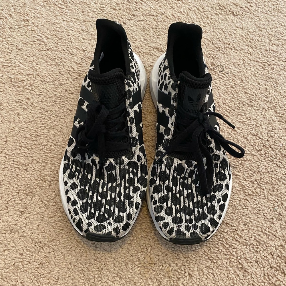 Adidas swift runs - leopard size 10